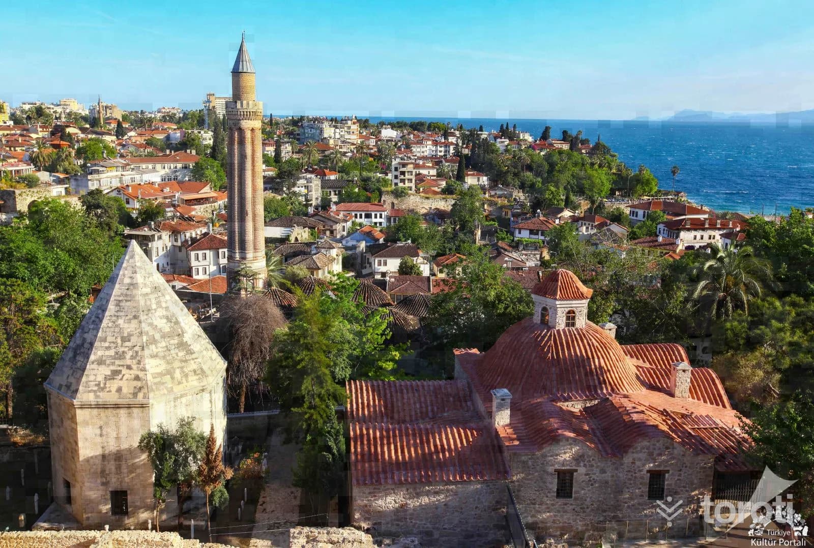 Yivli Minare Camii