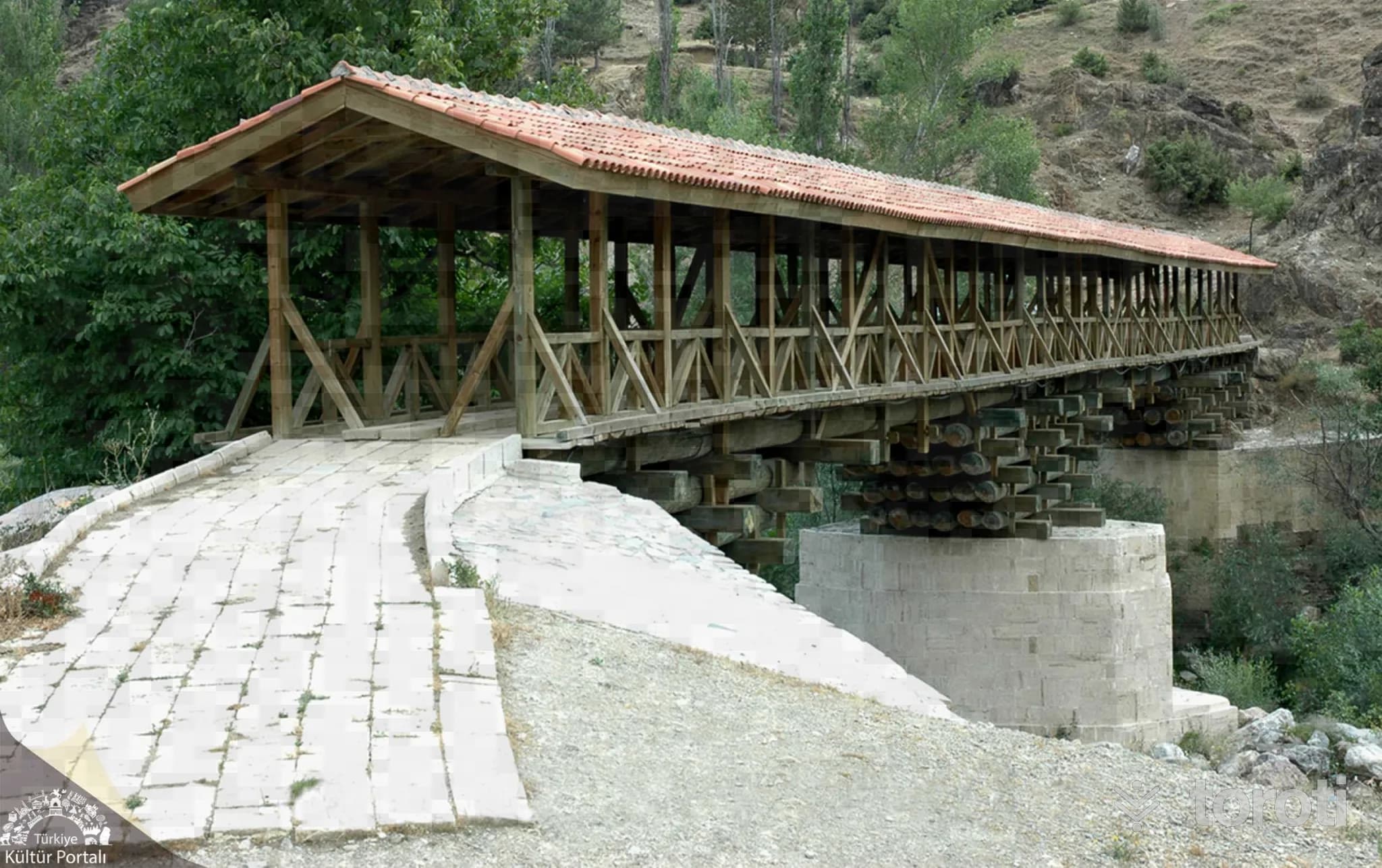 Tarihi Ahşap Köprü