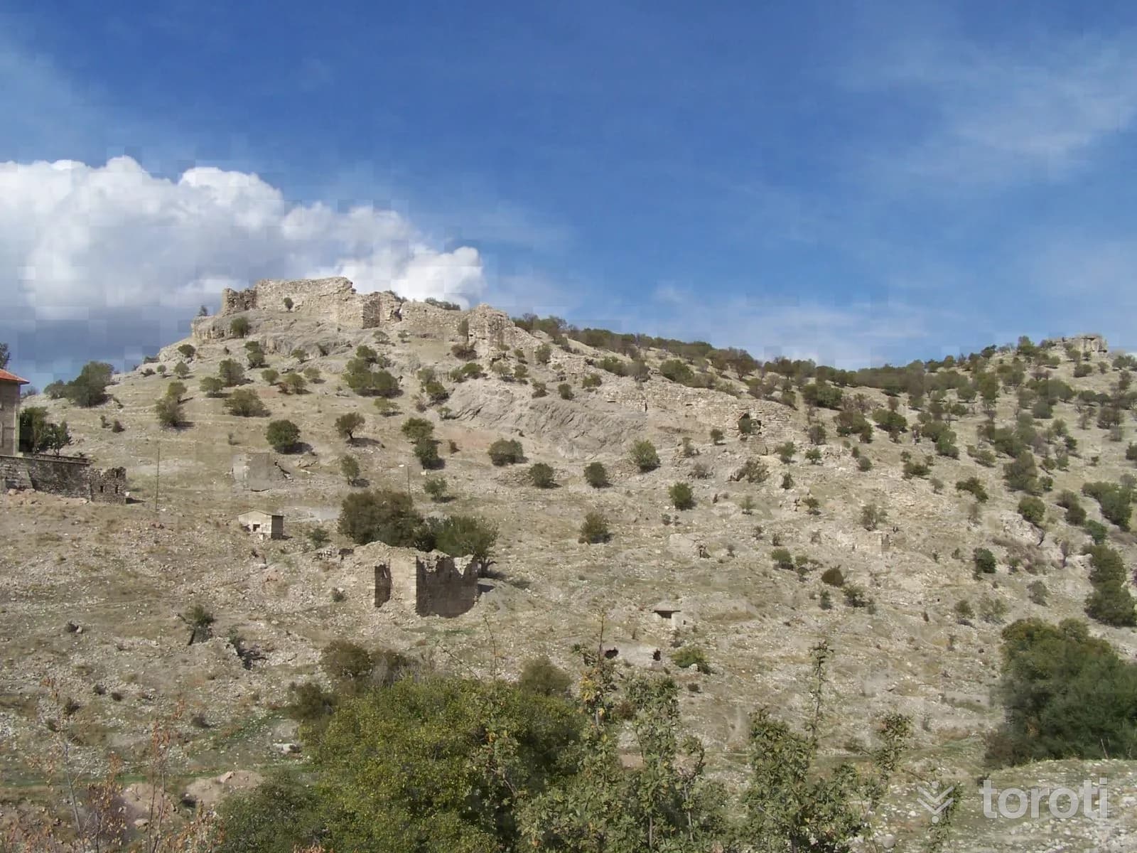 Uluborlu Kalesi