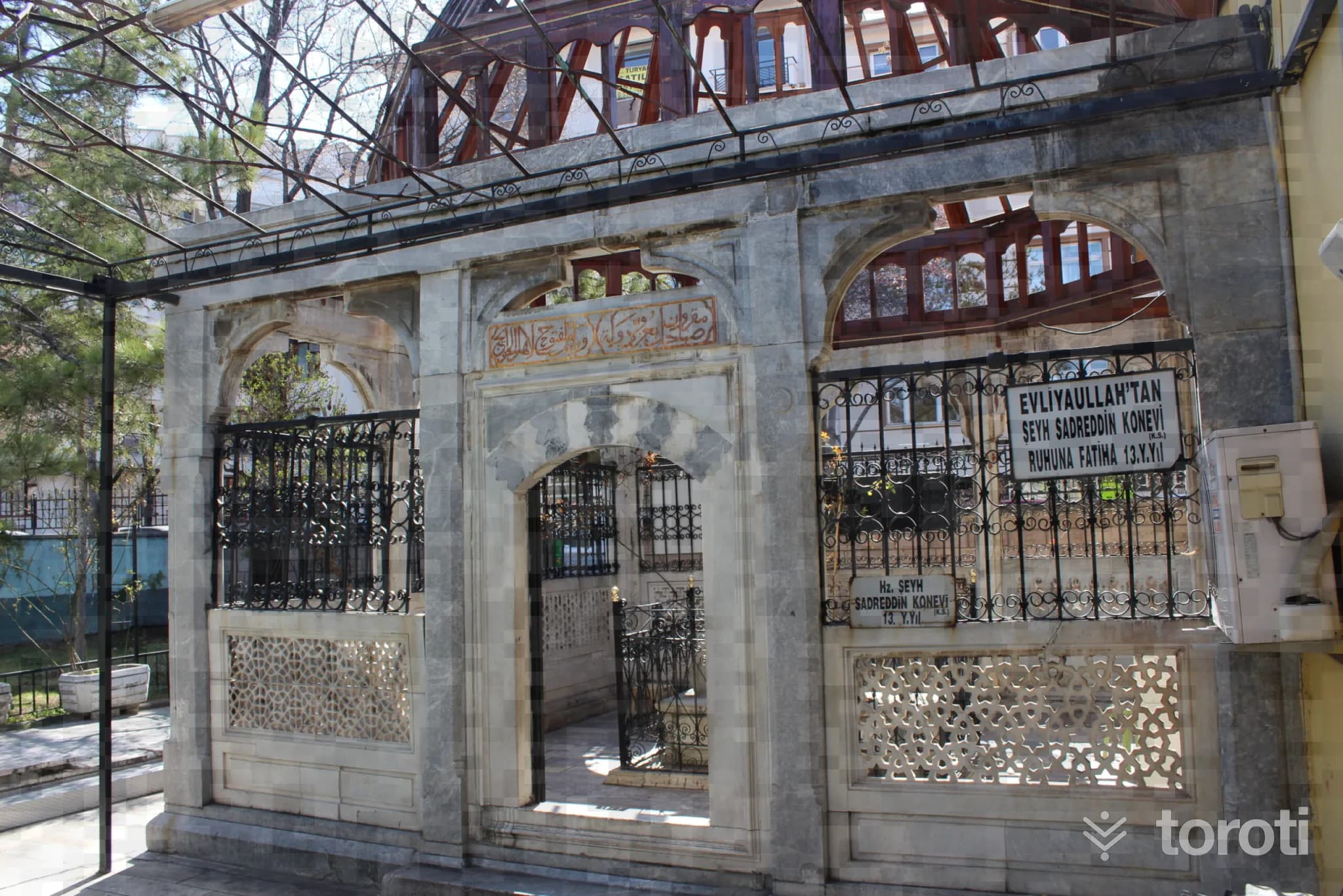 Şeyh Sadrettin Konevi Hazreti Türbesi