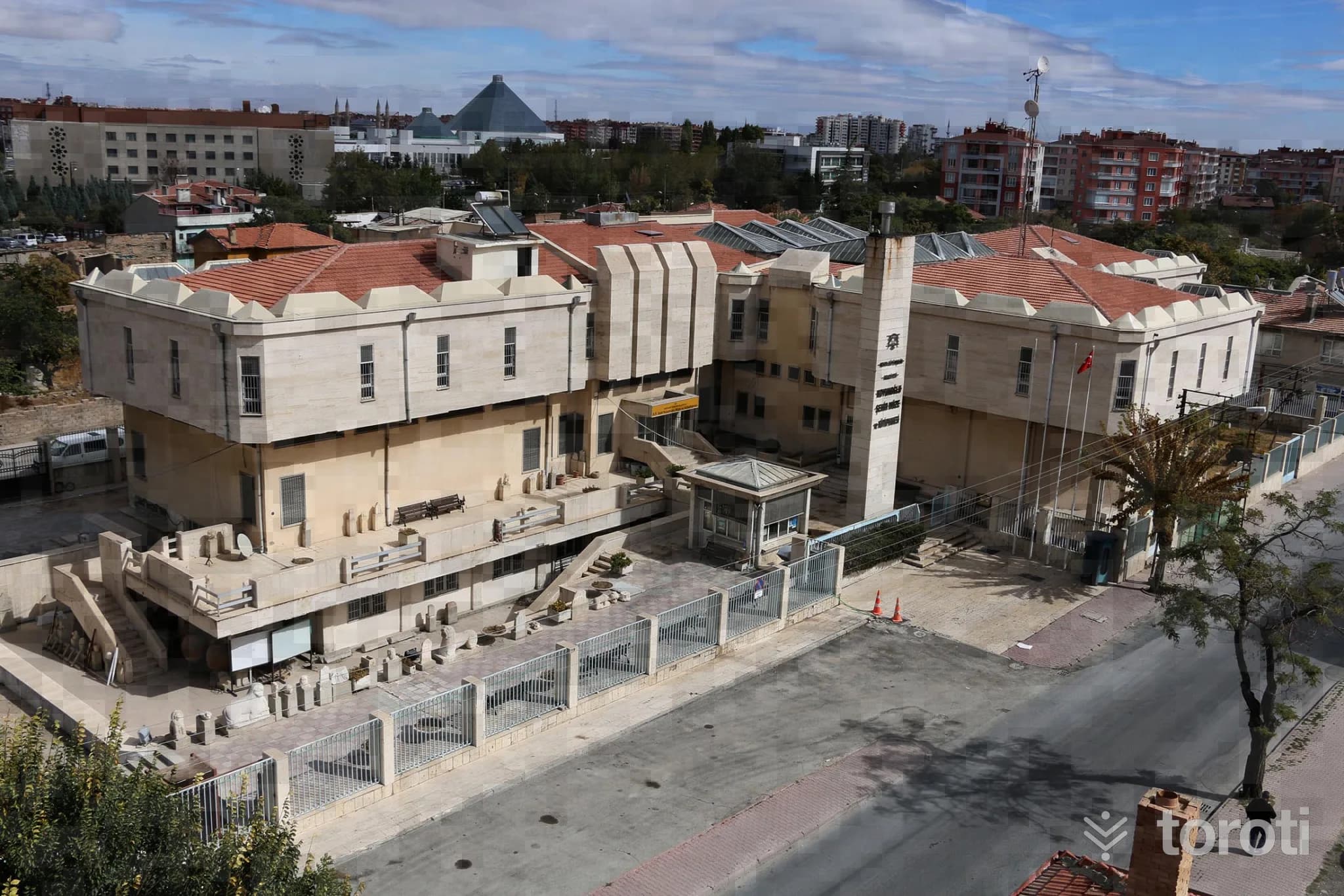 Koyunoğlu Şehir Müzesi ve Kütüphanesi