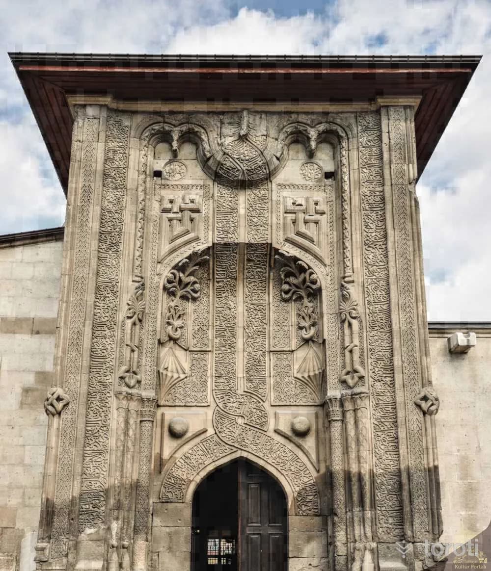 İnceminare Taş ve Ahşap Eserleri Müzesi