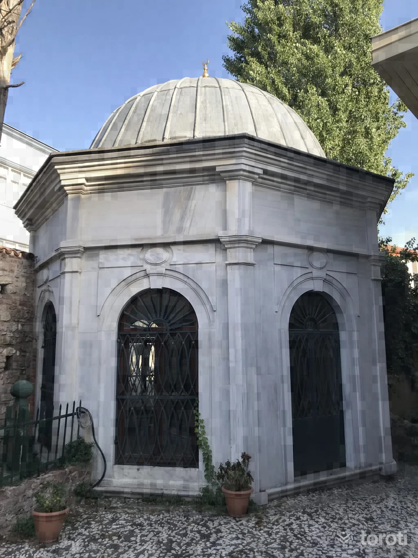Şeyh Buhari Türbesi