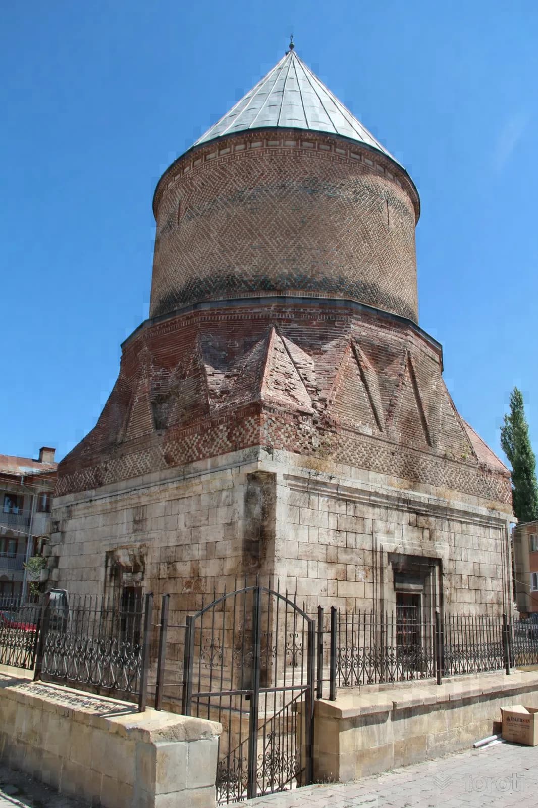 Güdük Minare (Şeyh Hasan Bey Türbesi)
