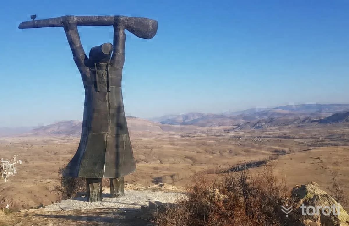 Pir Sultan Abdal Anıtı