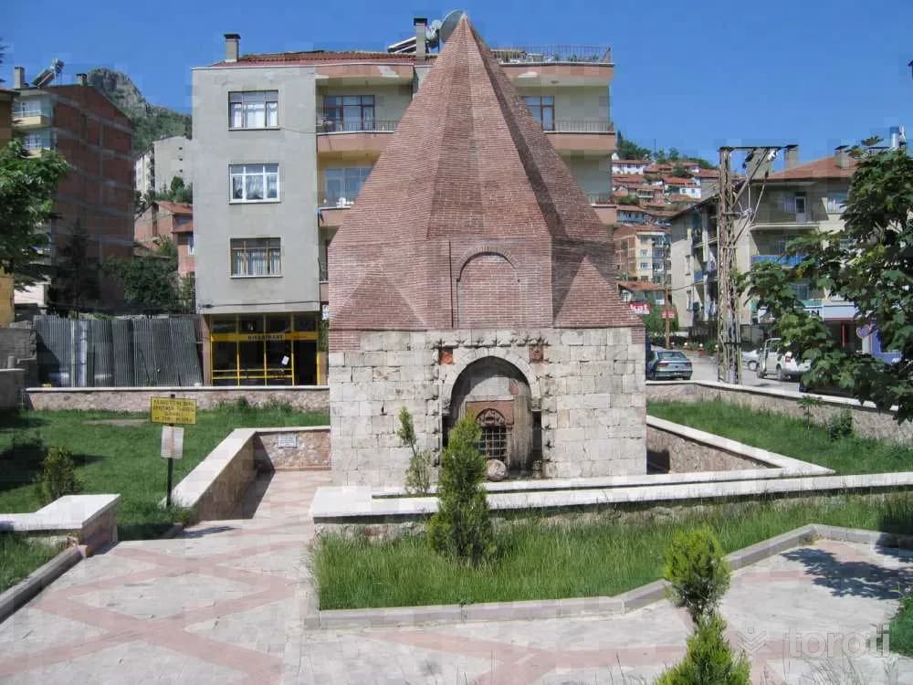 Nureddin İbn-i Esentimur Türbesi (Sivri Tekke)