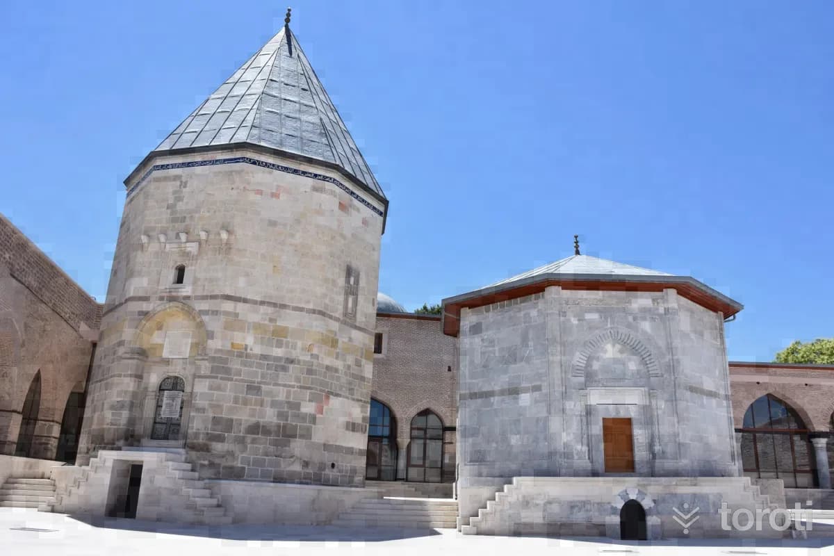2. Kılıçarslan Türbesi