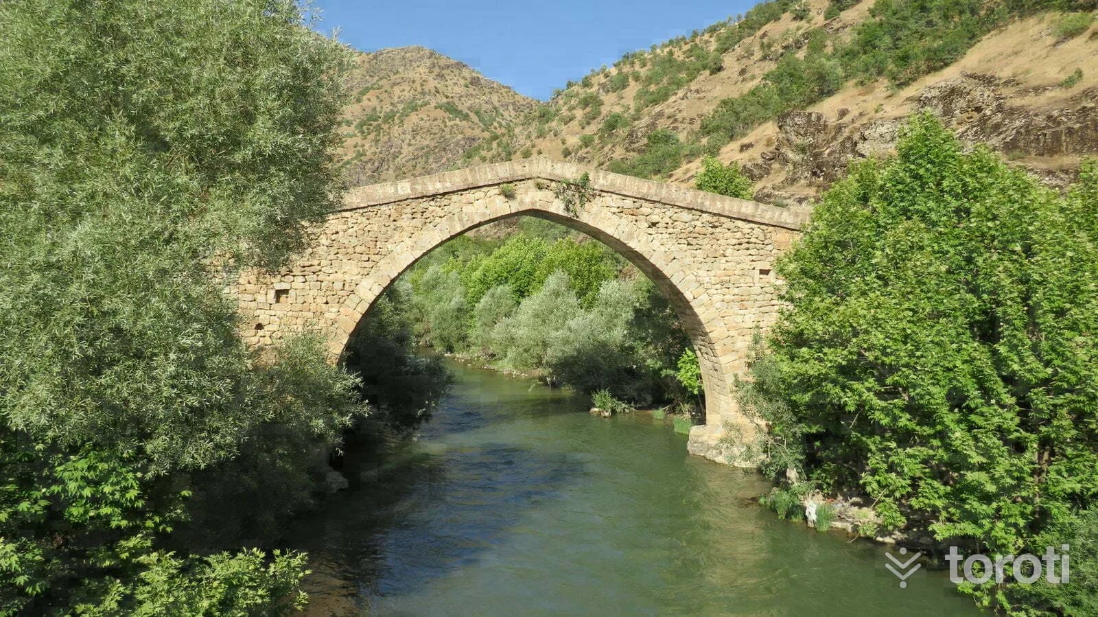 Şemdinli Taş Köprüsü