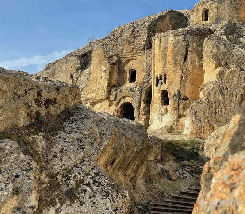 Ayazini Kilisesi