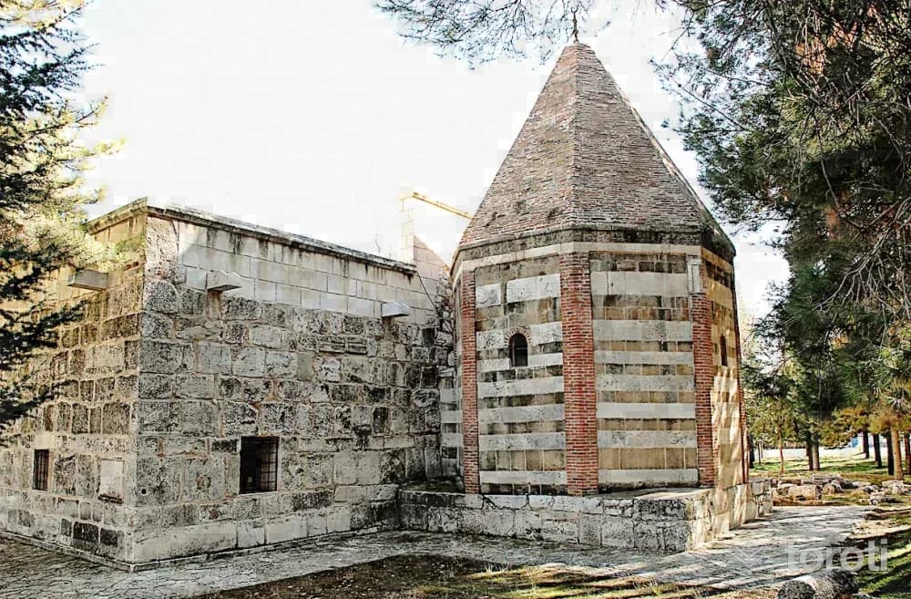 Atabey Ertokuş Kümbeti