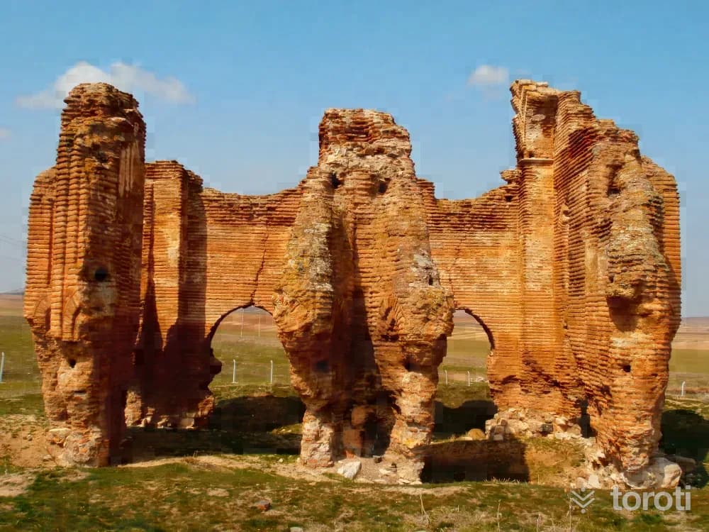 Üçayak Kilisesi
