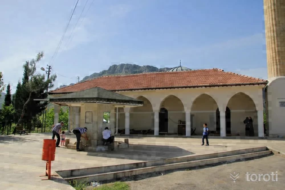 Üzeyir Peygamber Türbesi
