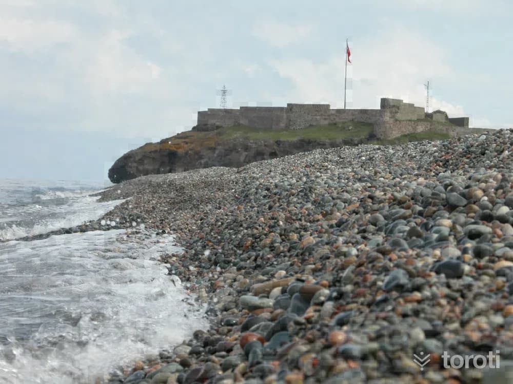 Eynesil Kalesi