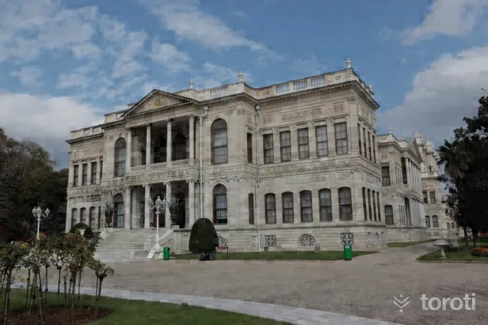 Dolmabahçe Sarayı