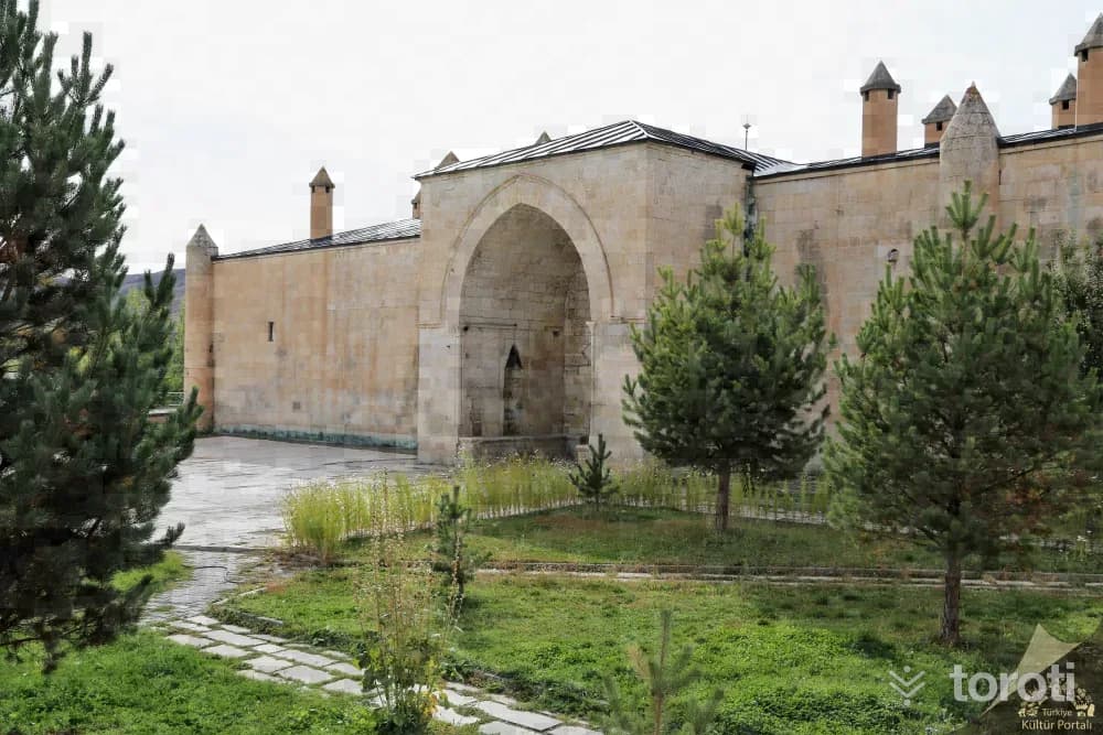 Mama Hatun Külliyesi