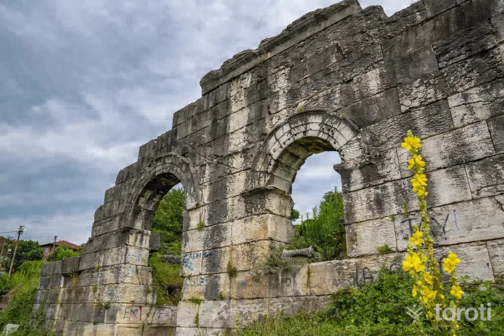 Konuralp Antik Tiyatro Kemerkasim Su Kemerleri Yürüyüş Parkuru