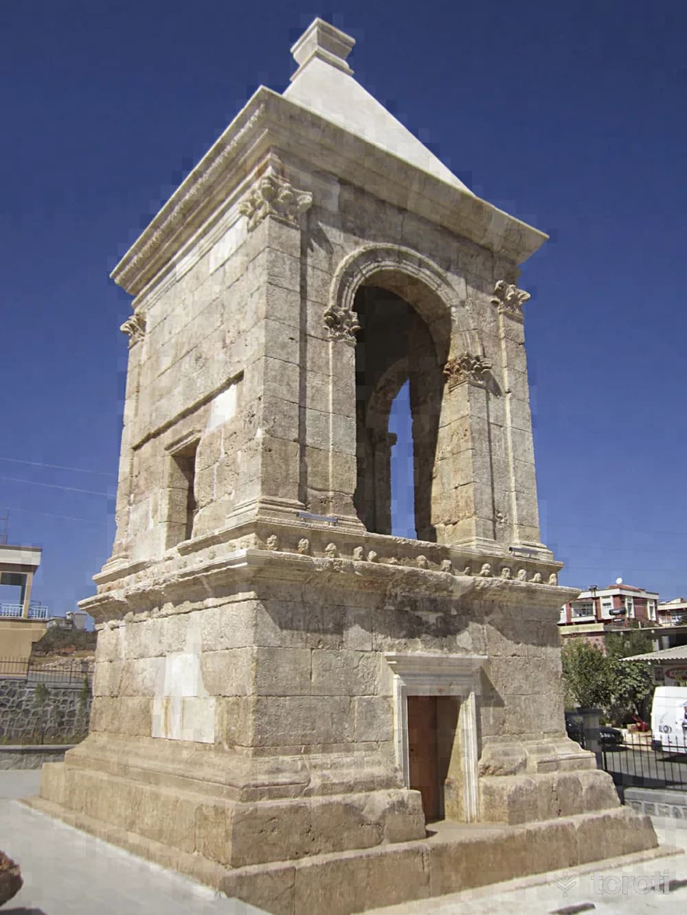 Elif Anıt Mezarı