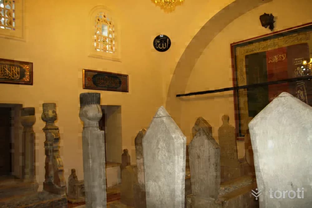 Çapanoğullari Aile Türbesi