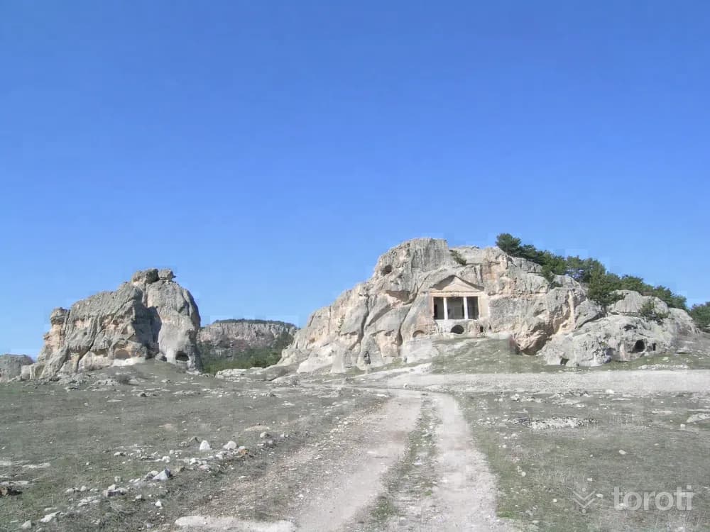 Gerdekkaya Mezar Anıti