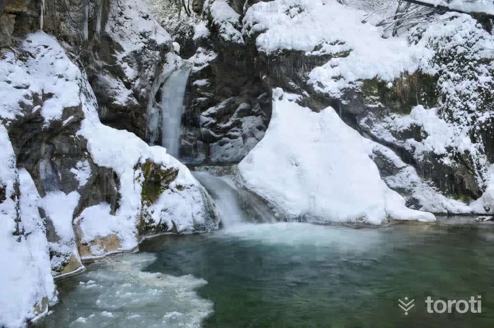 Alaçam Şelalesi Ve Kanyonu