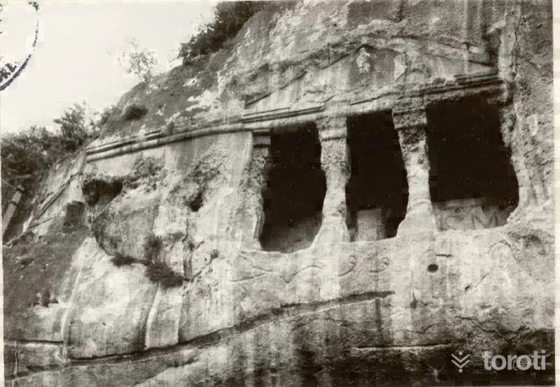 Evkaya Mezarları