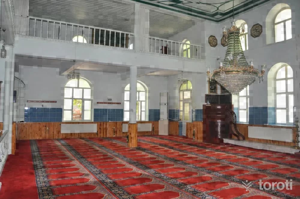 Baç Çinarli Camii