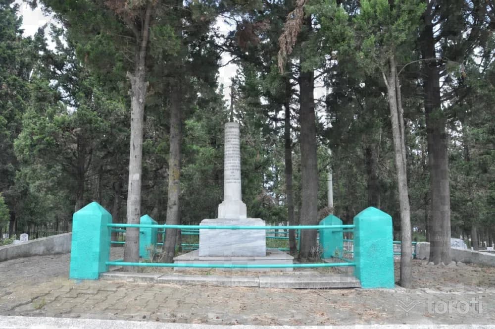 Yahya Kaptan Anıt Mezarı