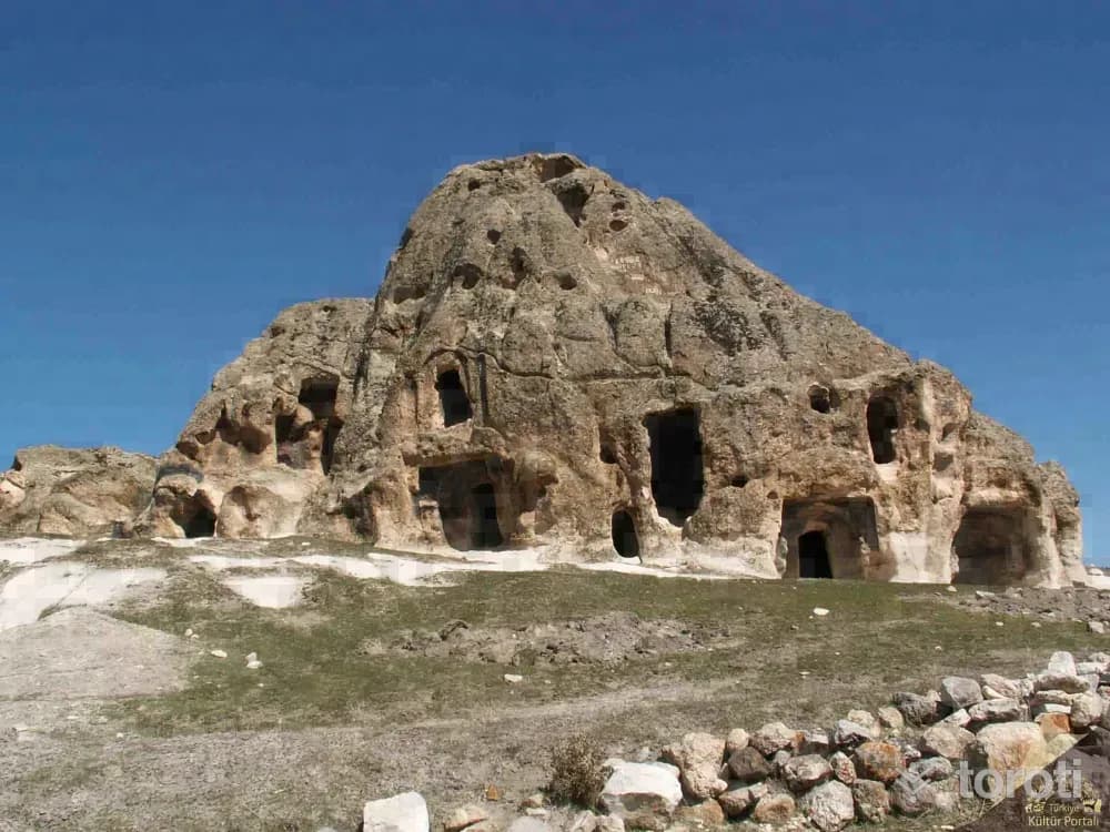 Derbent Elicek Kaya Mezar Odaları