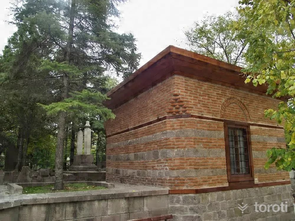 Azimi (İsmail Paşazade Hacı Esad) Türbesi