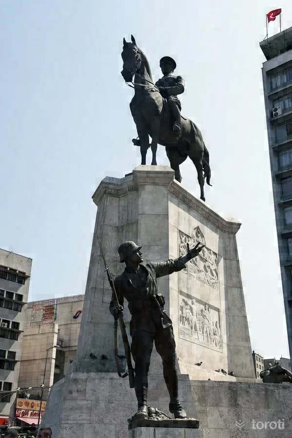Ulus Cumhuriyet Anıti