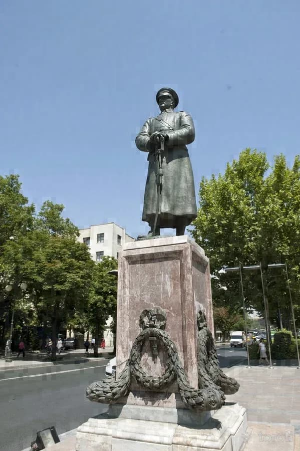 Zafer Anıti