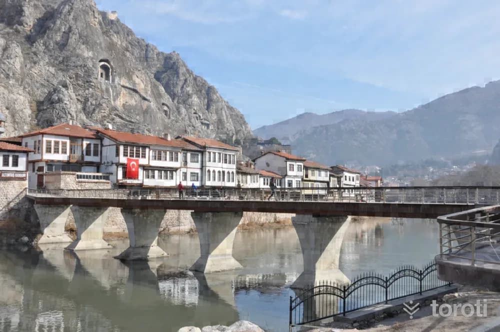 Magdinus Ve Helkis Köprüleri