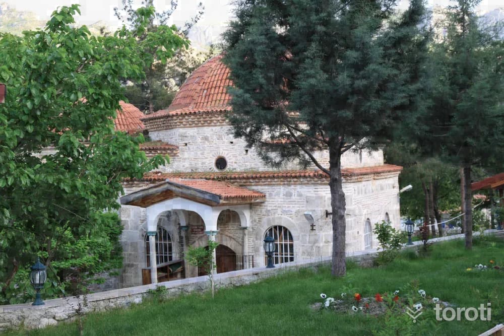 Şirvanli İsmail Türbesi