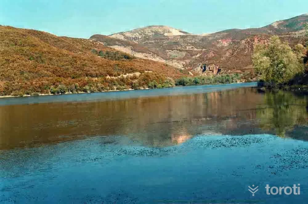 Zinav Gölü
