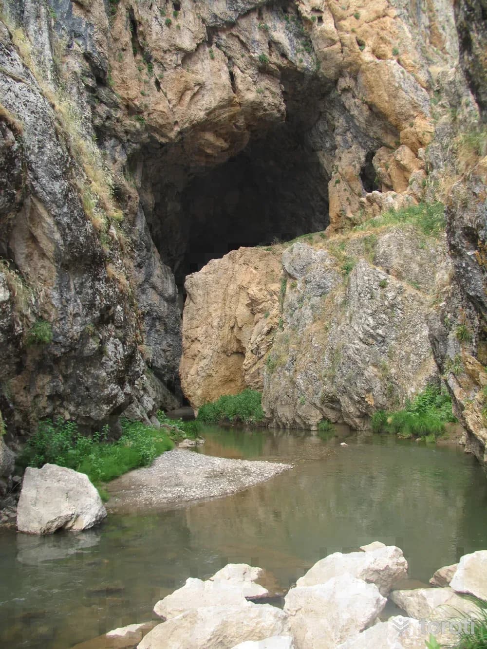 Künav Mağarası