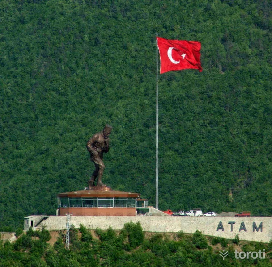 Artvin Atatürk Heykeli
