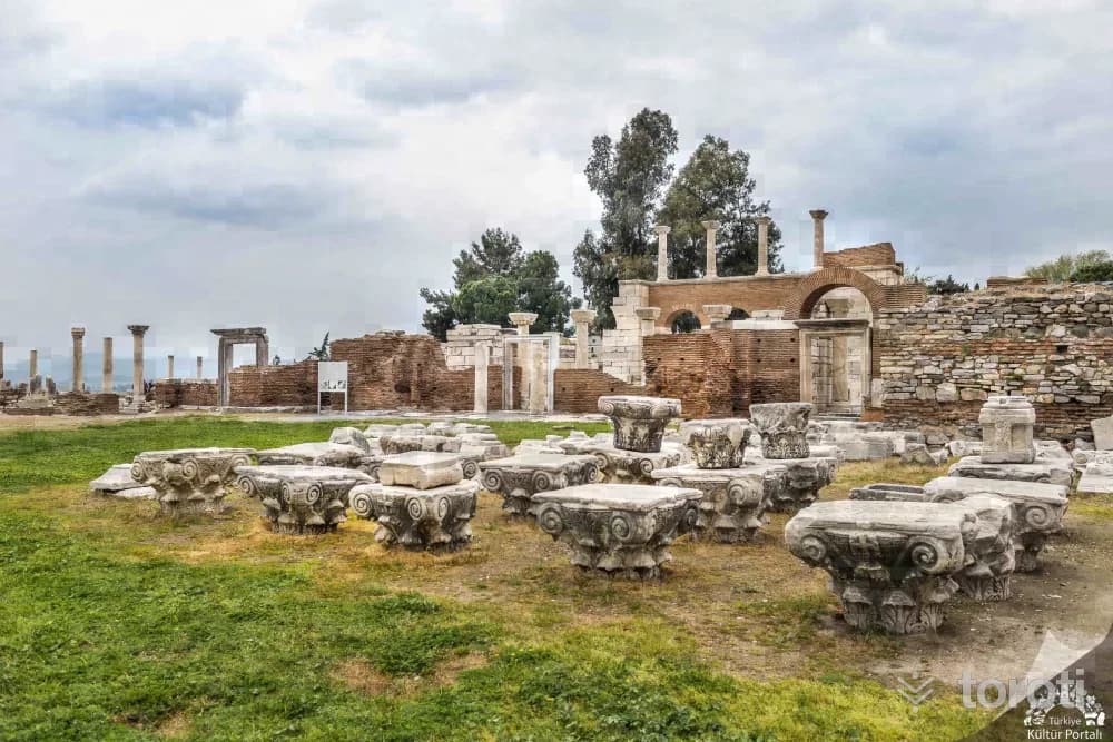 Ayasuluk Tepesi Ve St Jean Anıti Ören Yeri