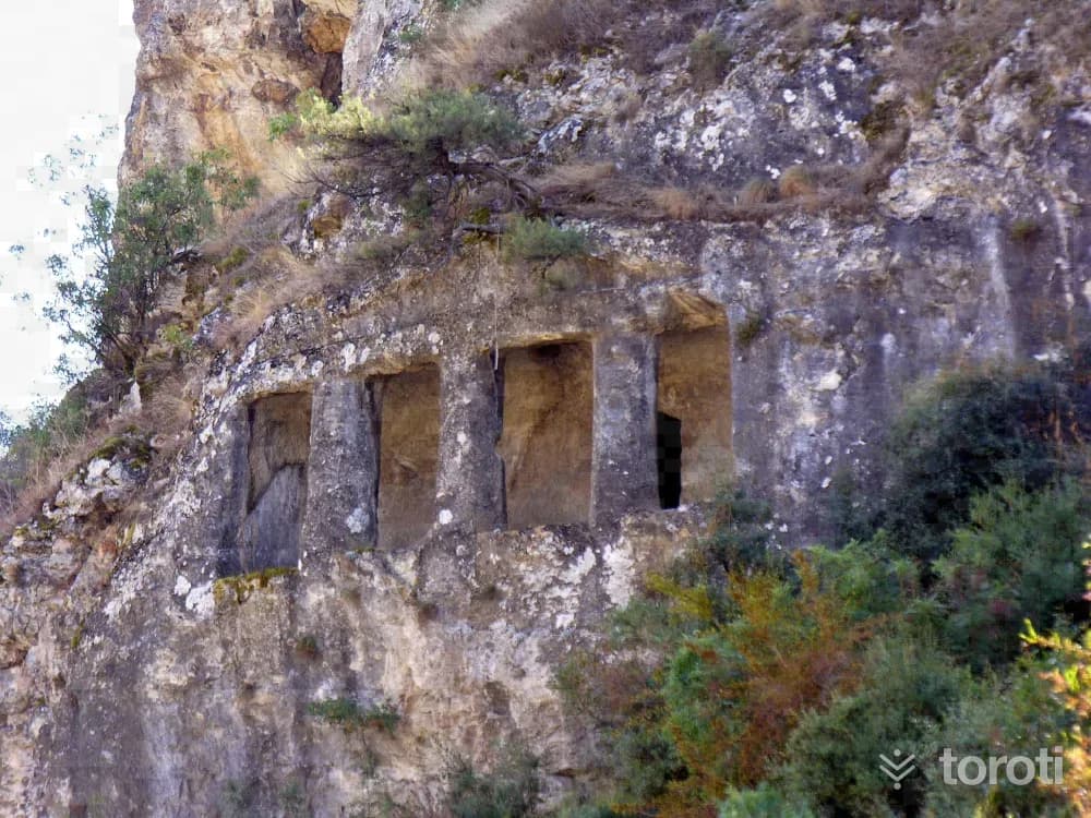 Ambarkaya Kaya Mezarı