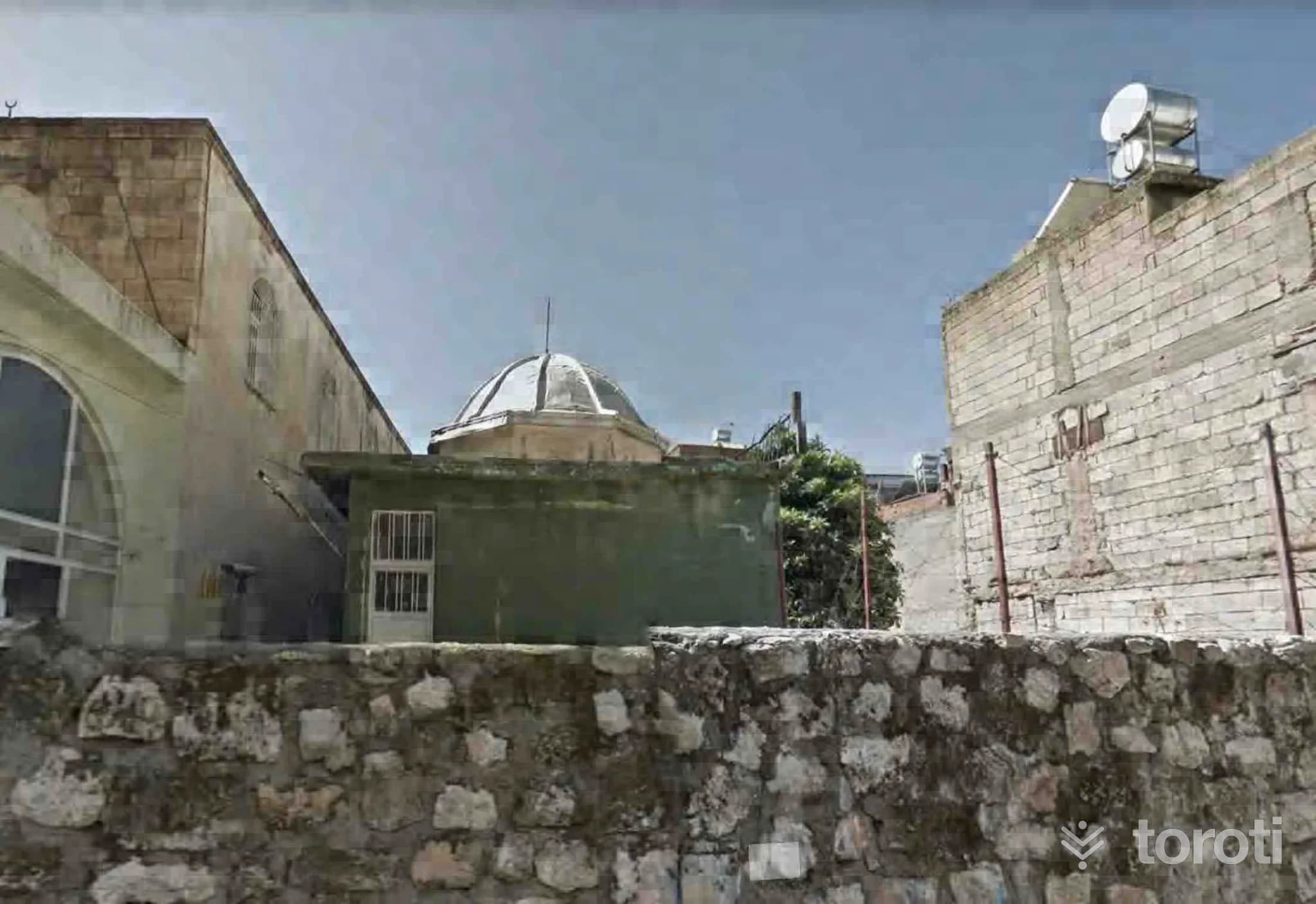 İzollu Baba Türbesi