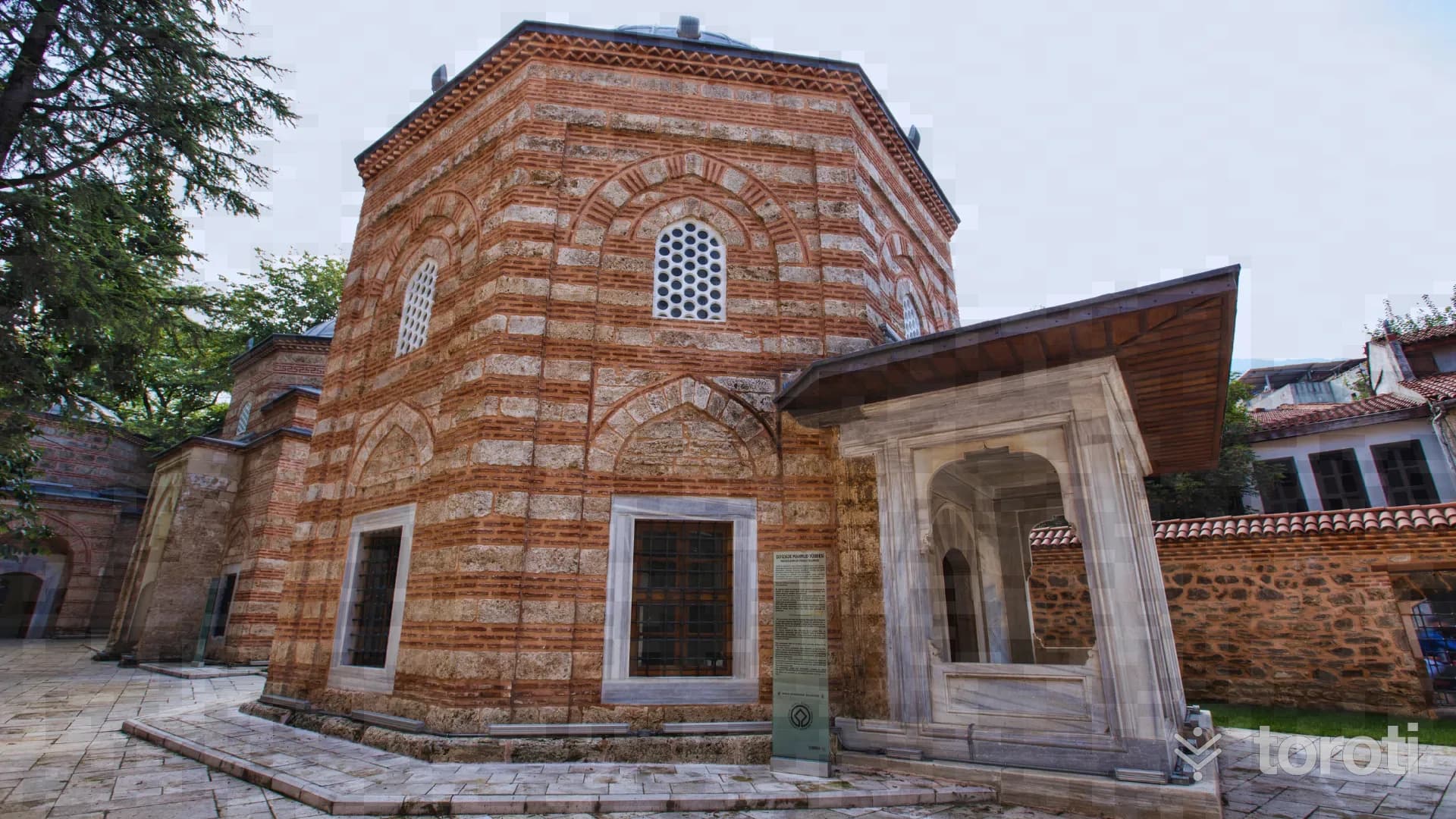 Şehzade Mahmut Türbesi