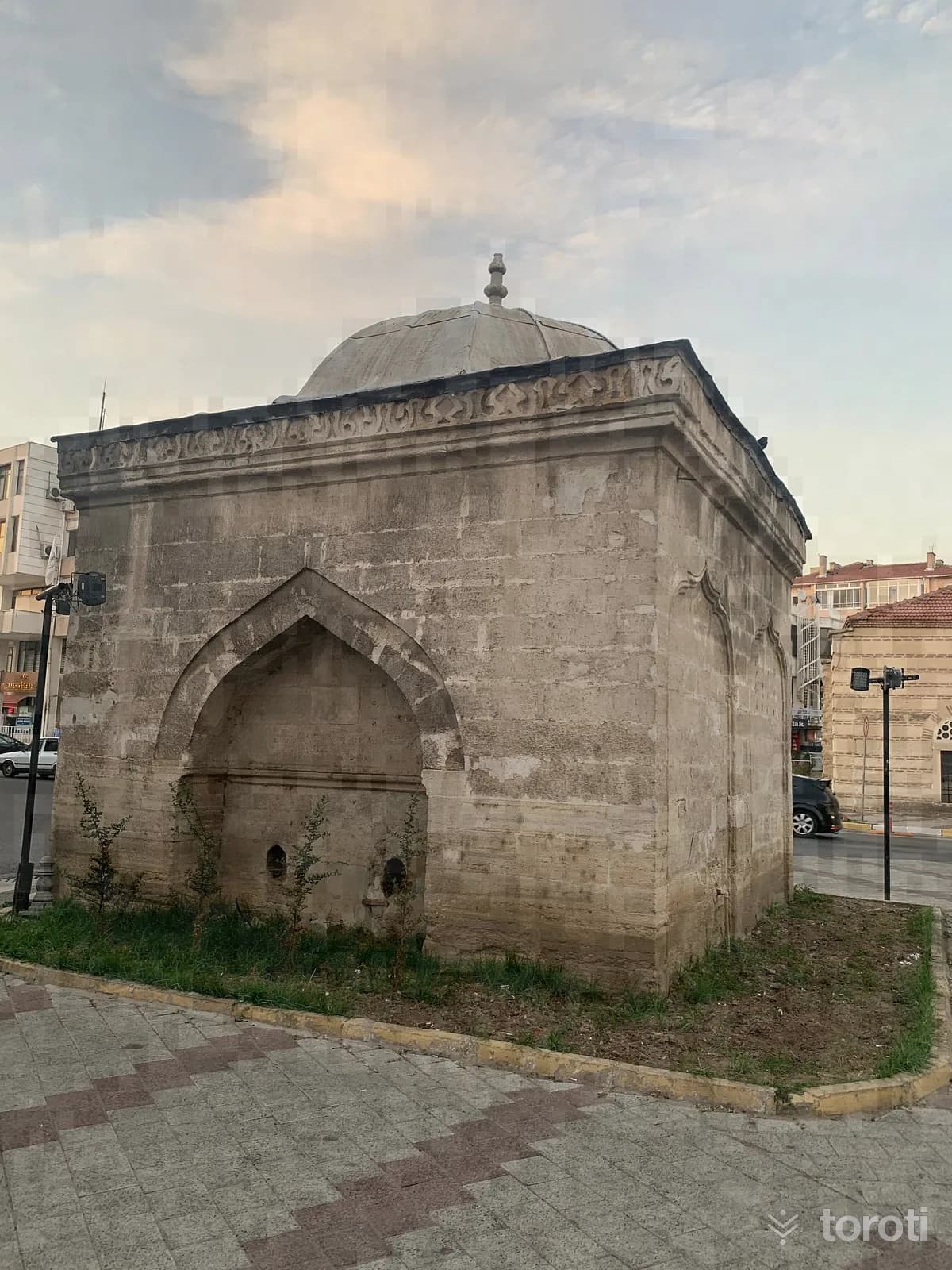 Dördüzlü (Dört Yüzlü) Çeşme