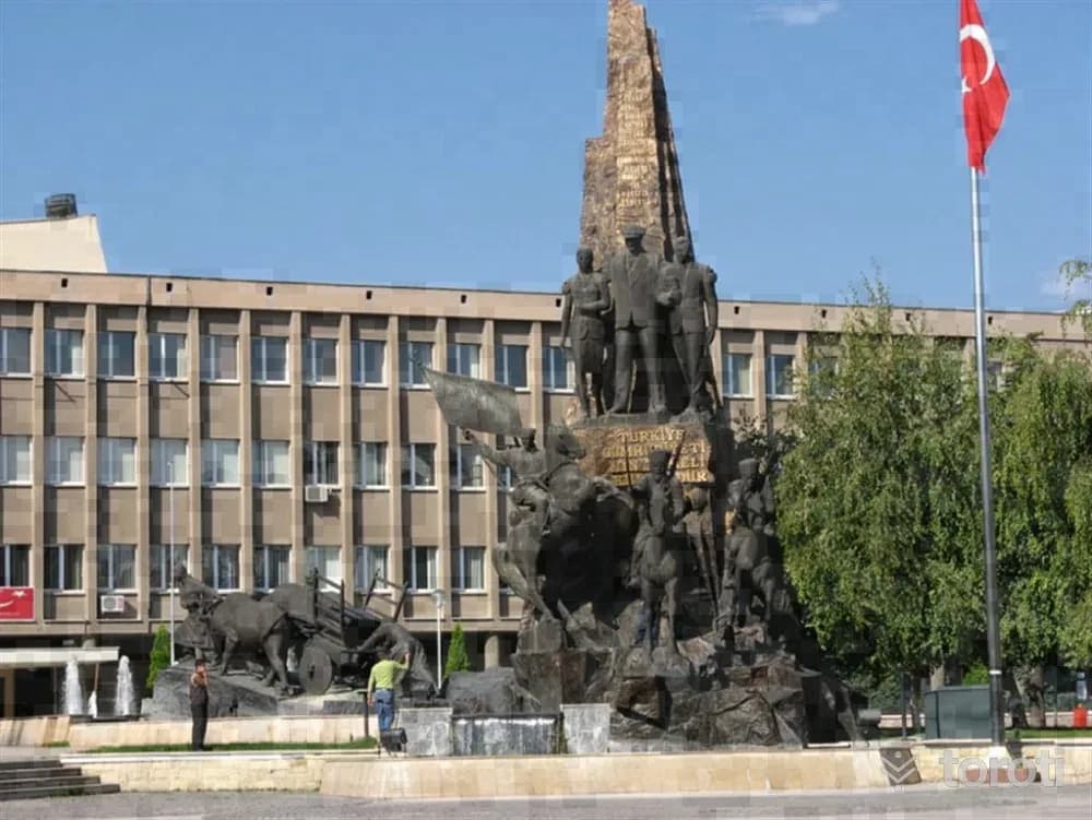 Atatürk Ve Kurtuluş Anıti
