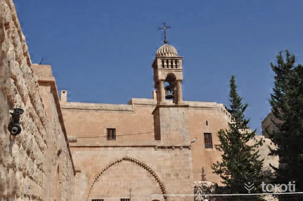 Mor Behnam (kirklar) Kilisesi