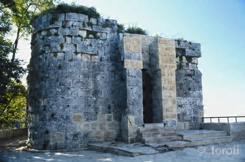 Gözne Kalesi