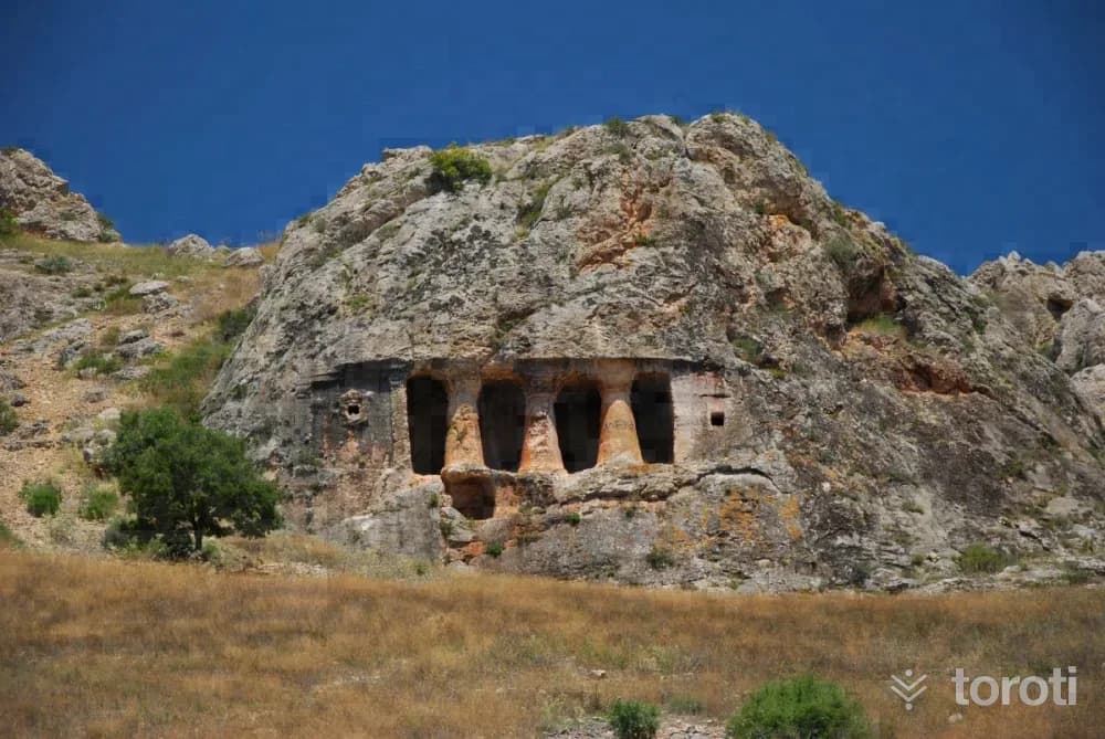 Gerdek Kaya Mezarı