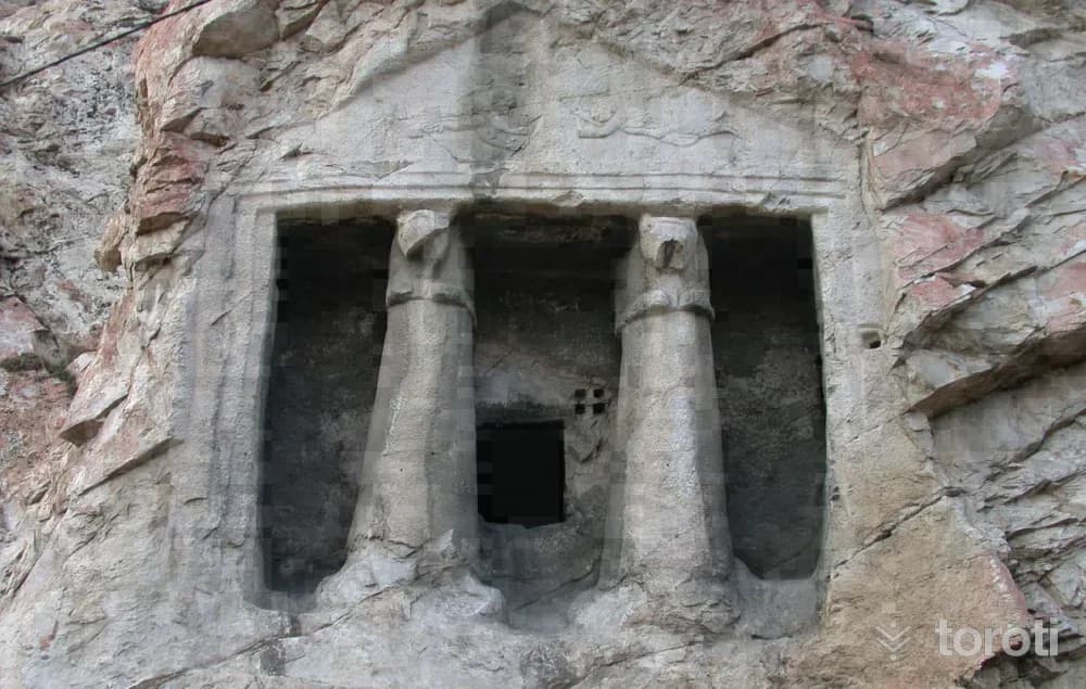 İskilip Kaya Mezarı