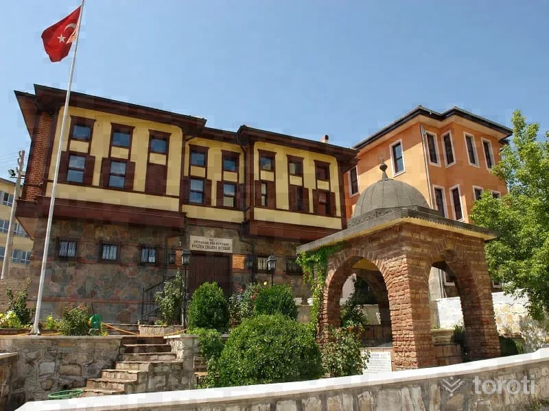 Kara Ahmed Bey Türbesi