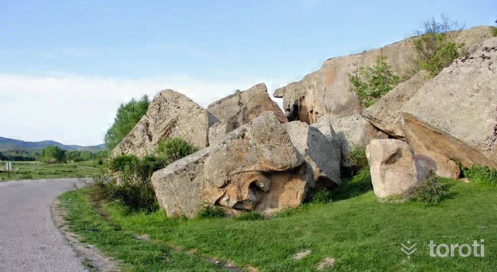 Yılantaş