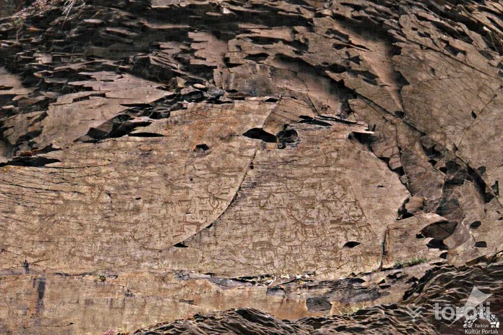 Camuşlu Kaya Resimleri