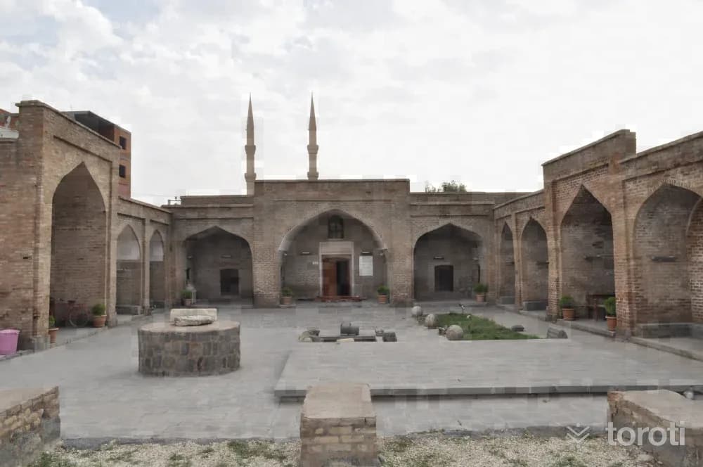 Kirmizi Medrese